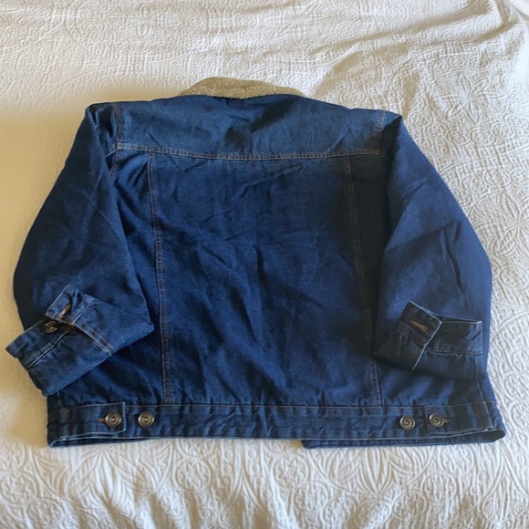 Men’s denim trucker sherpa coat. Size large - Picture 6 of 6